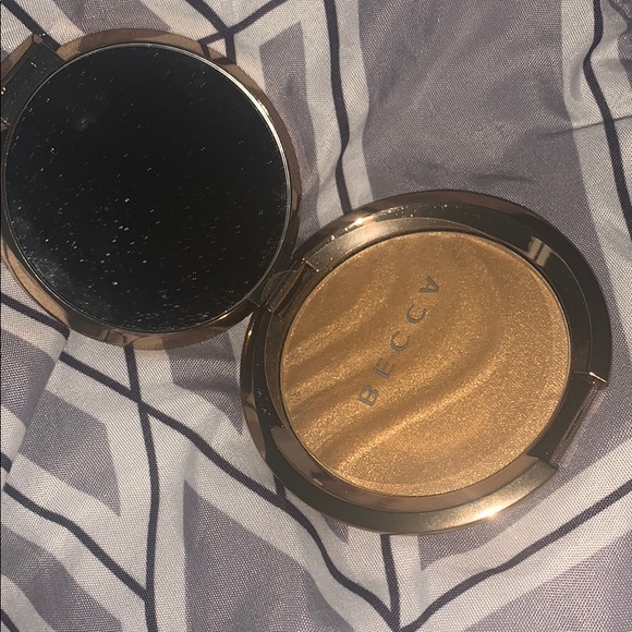 SOLDBECCA cosmetics highlight in Gold Lava - Picture 5 of 6